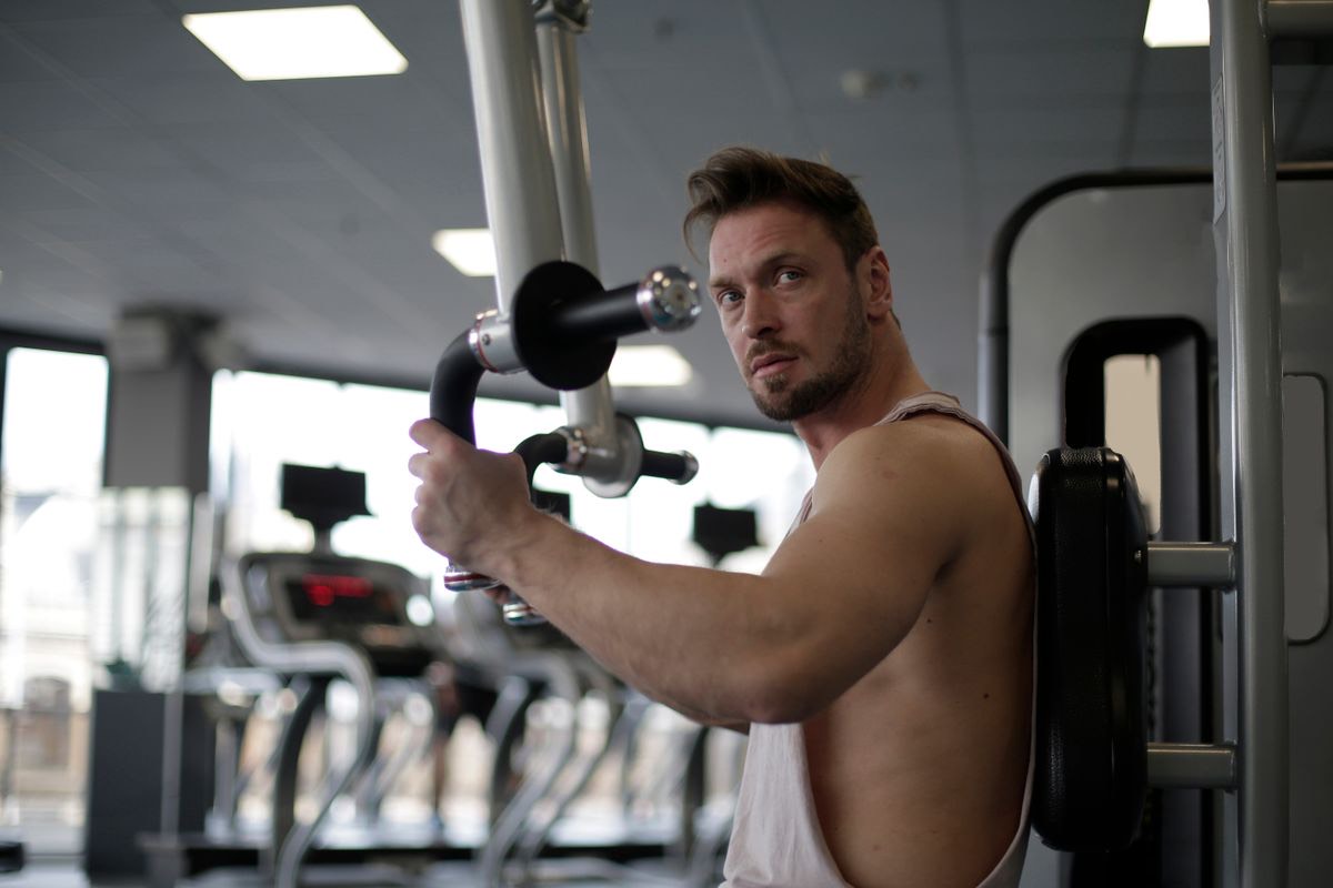 LIFT HEAVIER. RECOVER FASTER. — 1RM Nutrition athlete